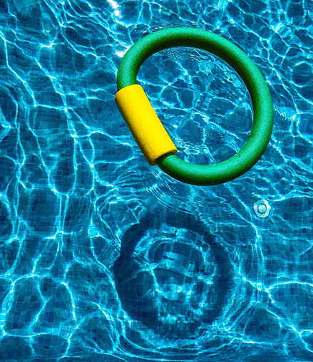 Pool with float
